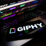 Giphy menambahkan teks alternatif untuk membuat GIF lebih mudah diakses